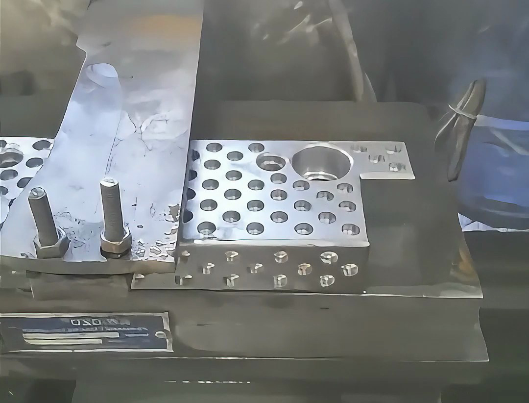 高頻淬火熱處理：模具滑塊表面強(qiáng)化的 “硬核技術(shù)”，壓鑄 / 沖壓模具通用，壽命提升 3 倍以上